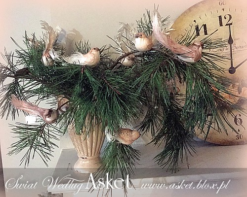 dekoracja świąteczna - ptaszki na bukiecie z sosny
