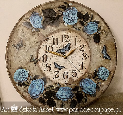zegar w stylu shabby chic - decoupae i niebieskie róże